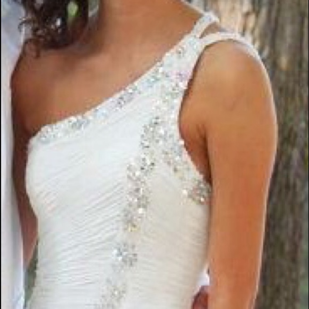 ONE SHOULDER PROM DRESS SIZE FOUR